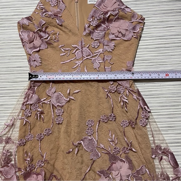 Dress the Population lilac/nude Floral Midi Dress - Picture 7 of 11